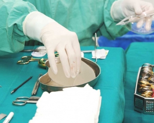 Preciso trocar os implantes de mama ou eles são permanentes?