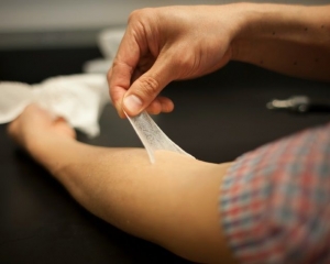 Segunda pele pode eliminar rugas e bolsas nos olhos