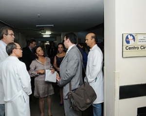 Cirurgiões plásticos se unem em mutirão para recuperar sequelas de queimados em hospital do DF